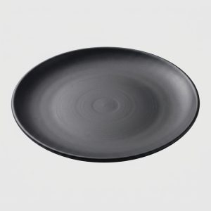 Plate_reproduction_on_grey_backg…_202608041311 Assiette plate ronde unie noire