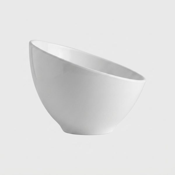 Product_photography_on_grey_back…_202608050025 Bol de service asymétrique incliné