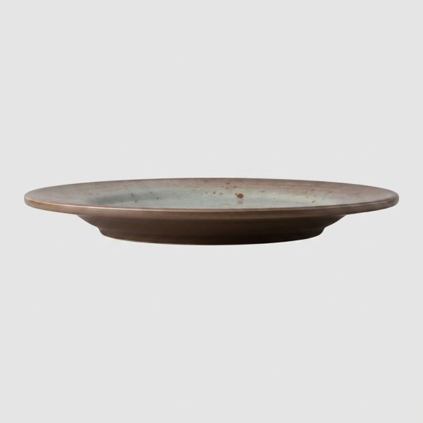 Product_photography_on_grey_back…_202608051220 Assiette plate ronde émaillé rustique (Ø23 cm)